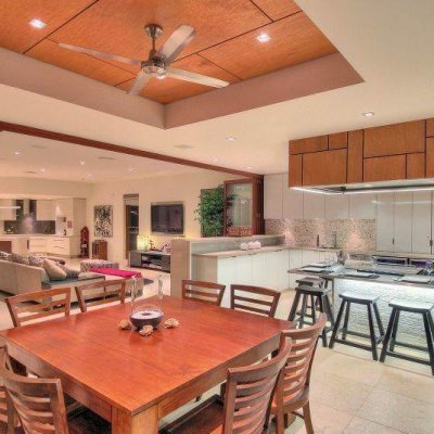 See the property http://www.thehomepage.com.au/property/residential/143-bleasby-road-eight-mile-plains/815860