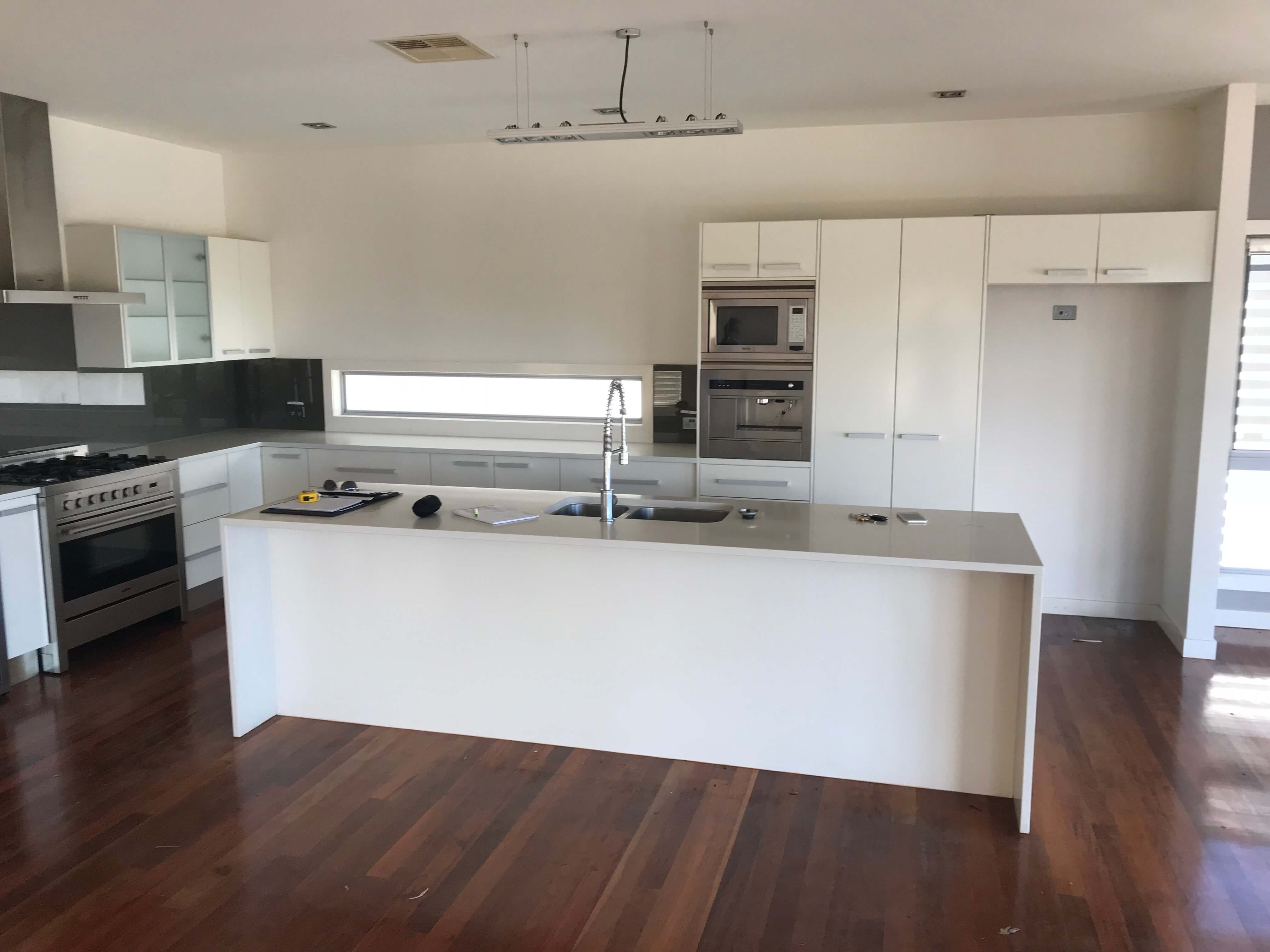 White kitchen before renovations